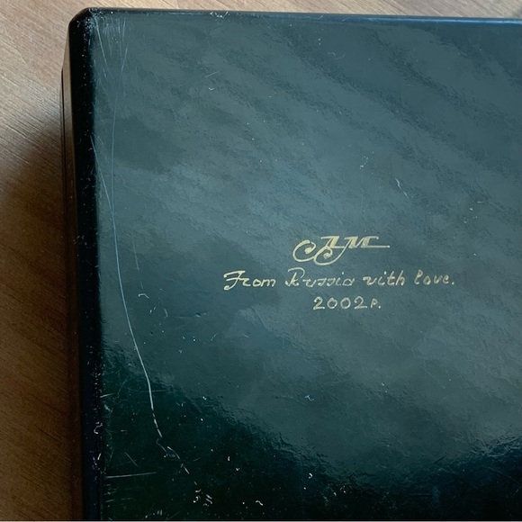 Vintage Russian Lacquered Box - Picture 5 of 14